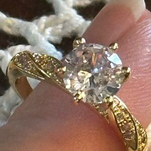 5⭐️Rated 2ct Moissanite Ring Solitaire 18K Gold Plated 6 Claw Setting
